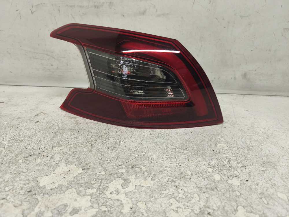 FEU ARRIERE GAUCHE PEUGEOT - Vue 1